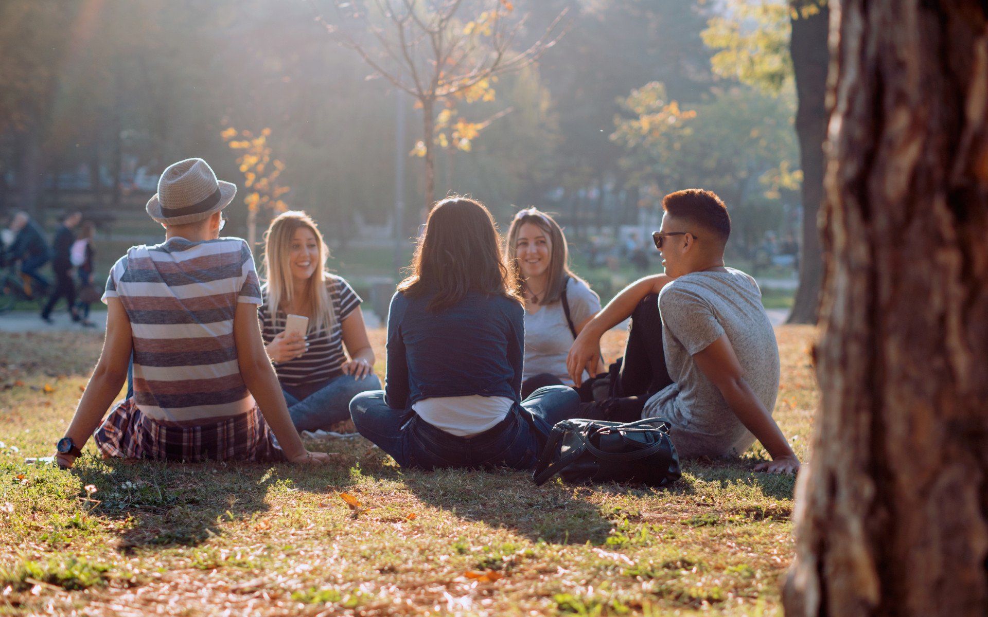 groep adolescenten in park
