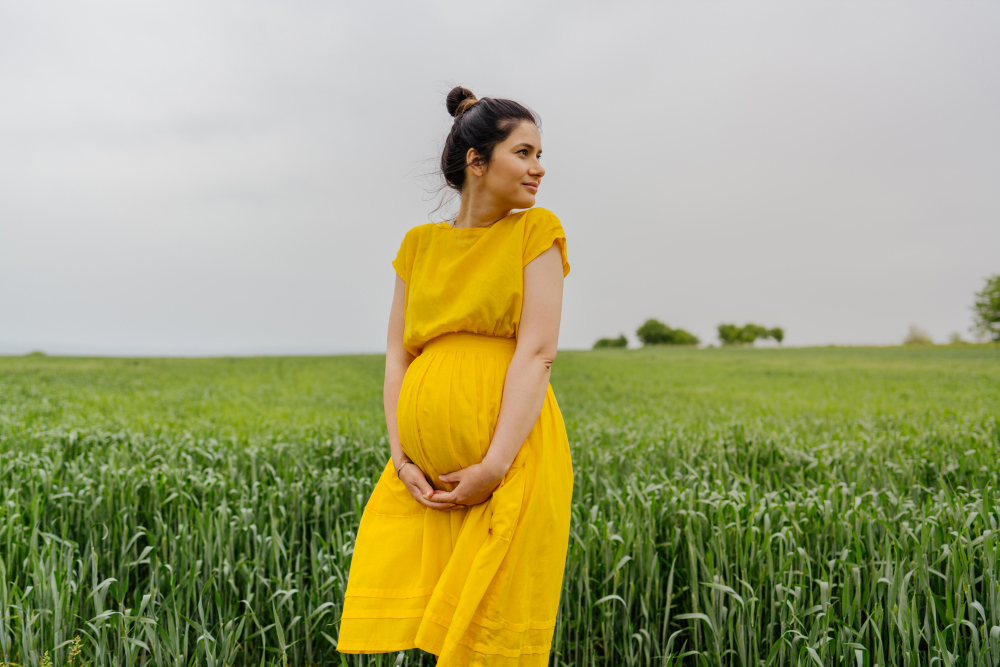 Zwangere vrouw - teachable moment - in de natuur