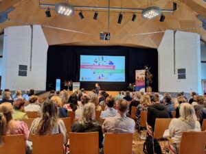 Congreszaal bij congres Leefstijlgeneeskunde in de spreekkamer